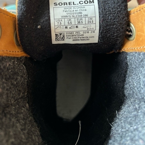 Sorel Hand-crafted waterproof lace up winter women’s boots. Size 7.5 - Picture 14 of 16